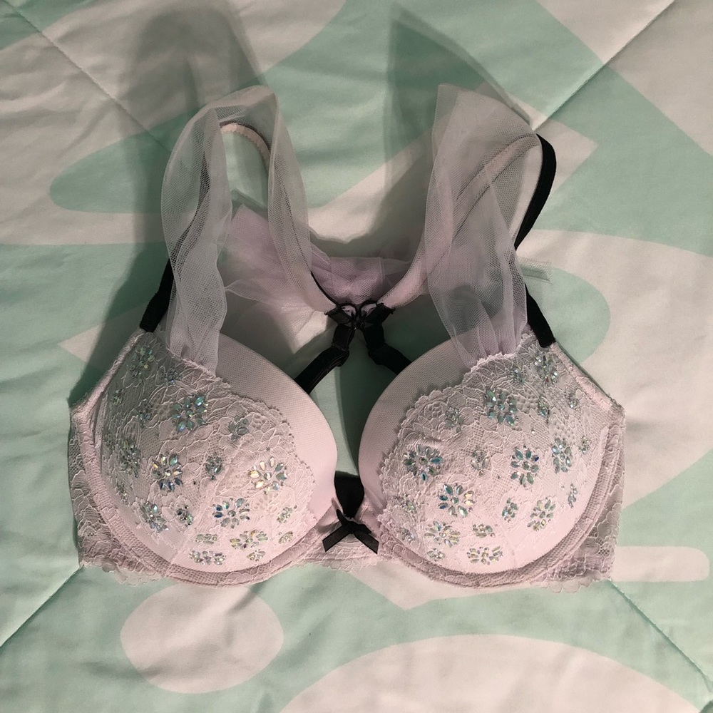 Victoria’s Secret Fashion Show jeweled bra